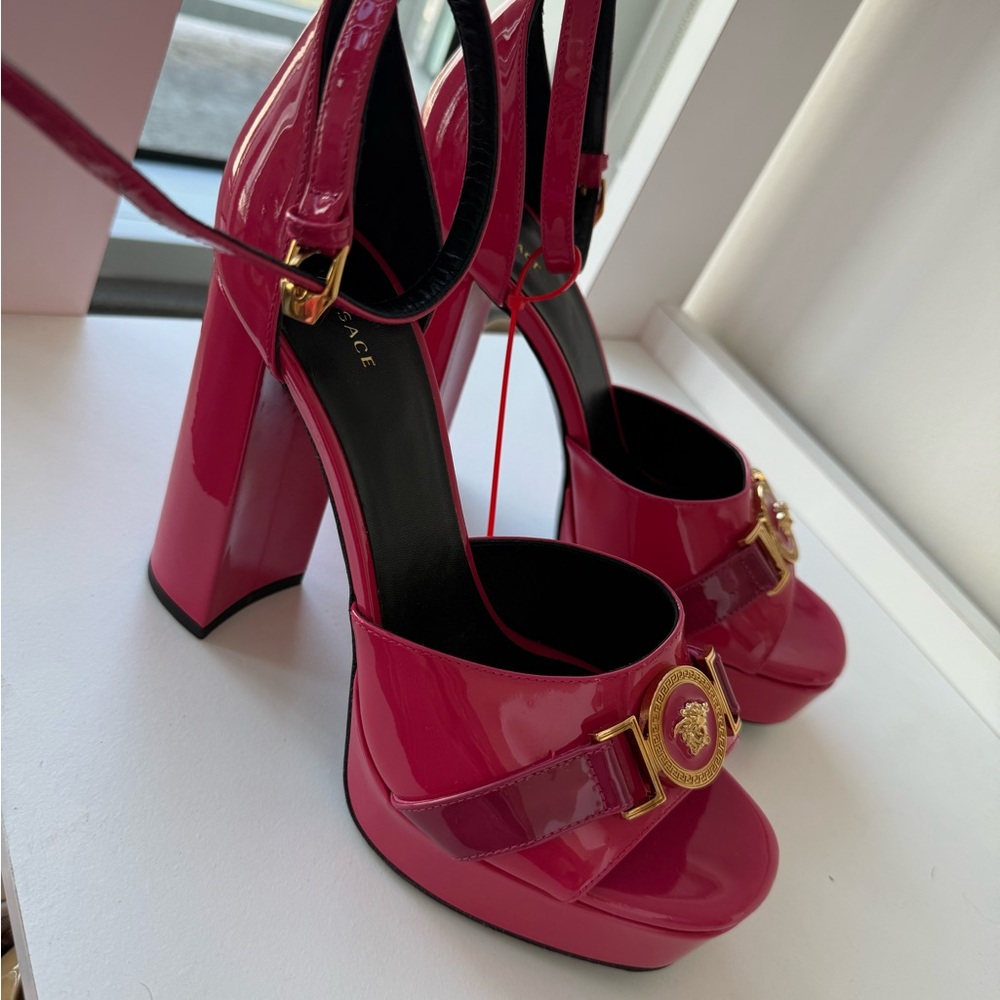 Versace medusa Pumps